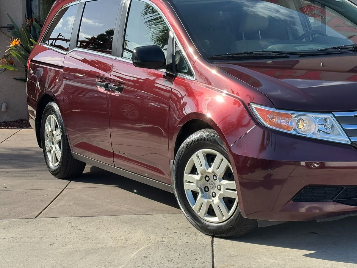 2012 Honda Odyssey LX photo 4