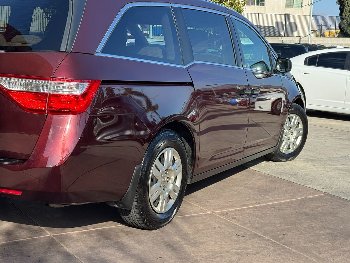 2012 Honda Odyssey LX photo 11