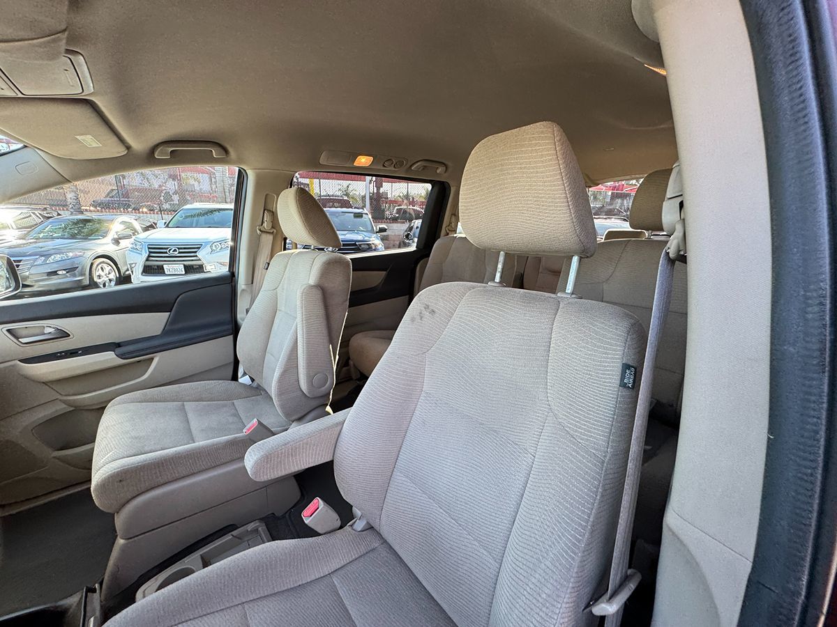 2012 Honda Odyssey LX photo 20