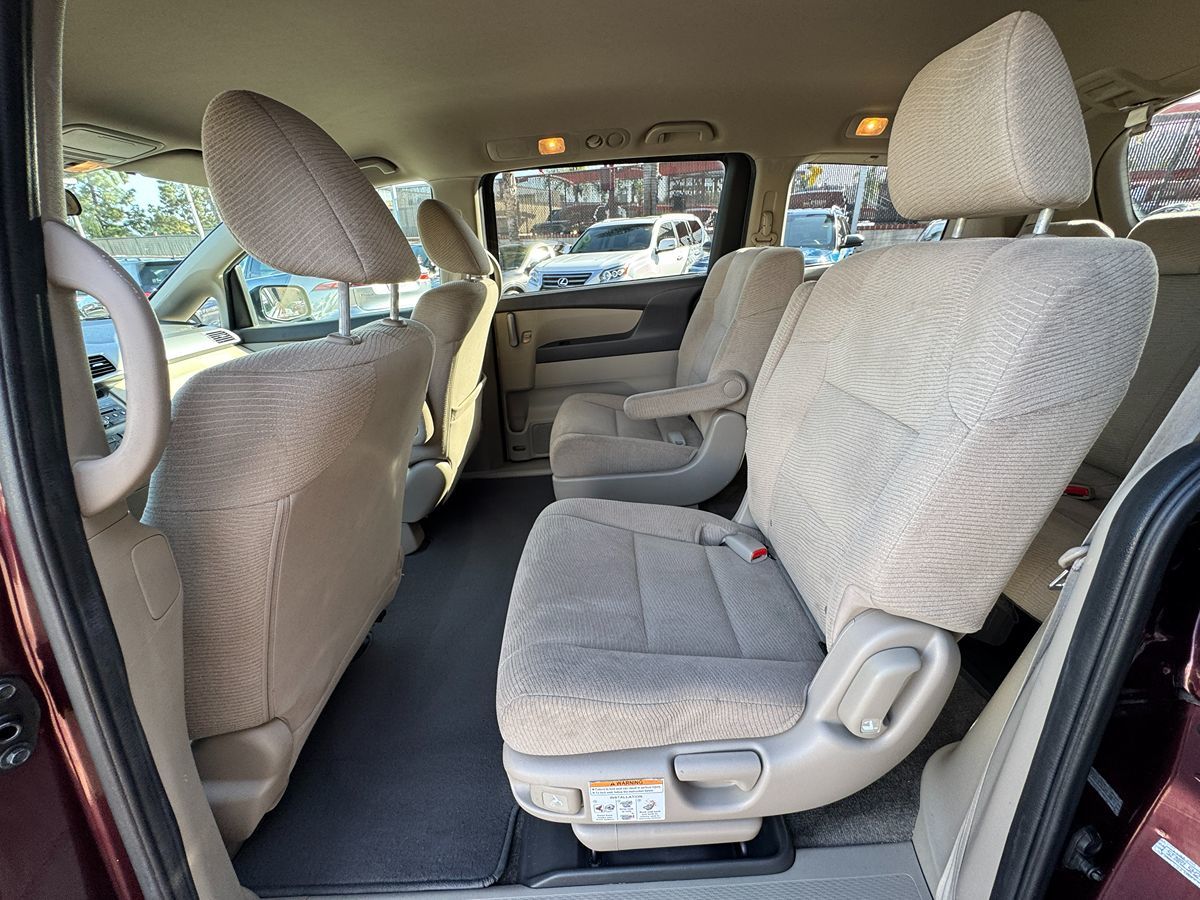 2012 Honda Odyssey LX photo 22