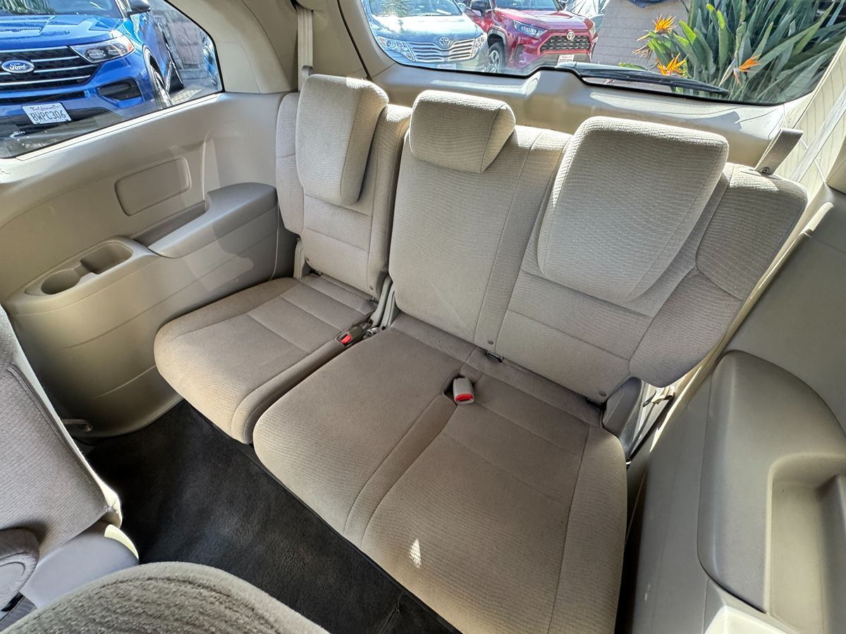 2012 Honda Odyssey LX photo 24