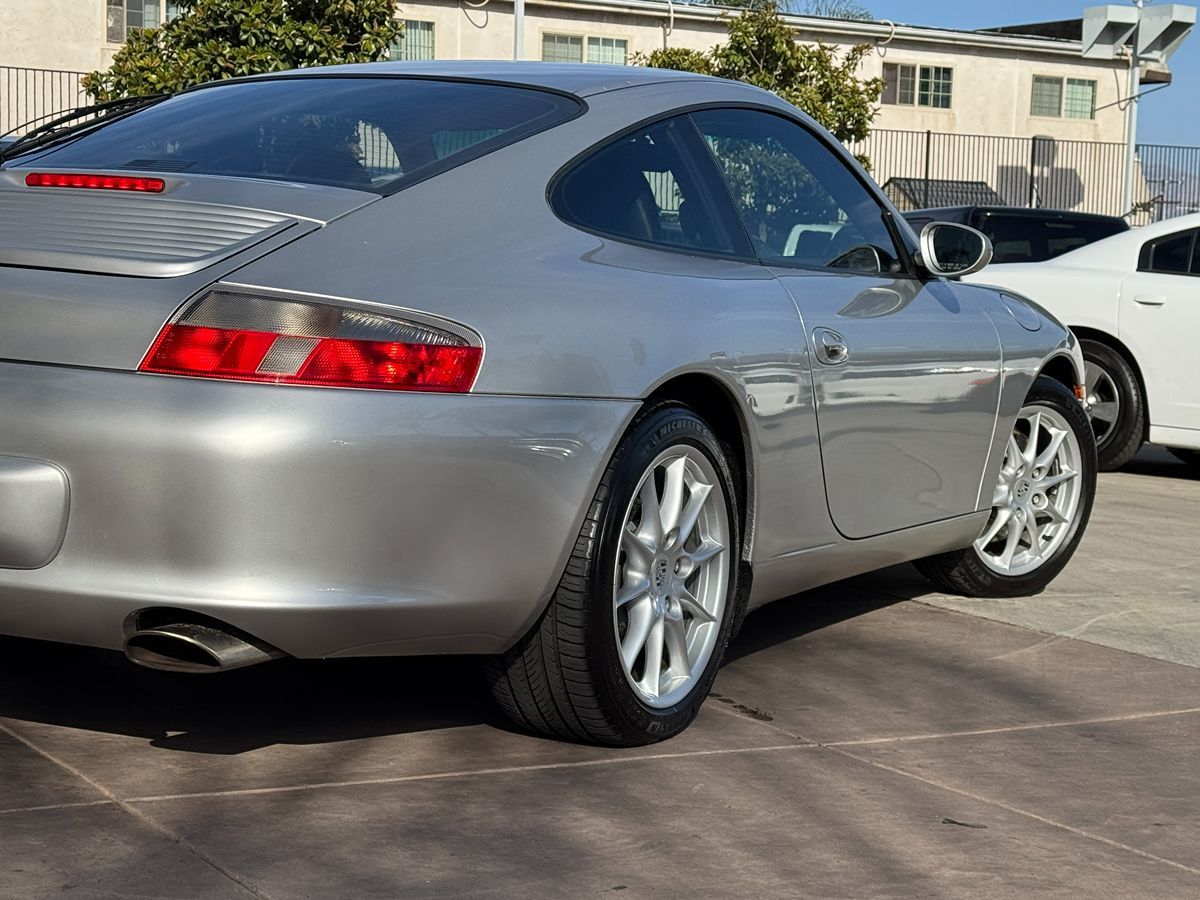 2002 Porsche 911 Carrera photo 11