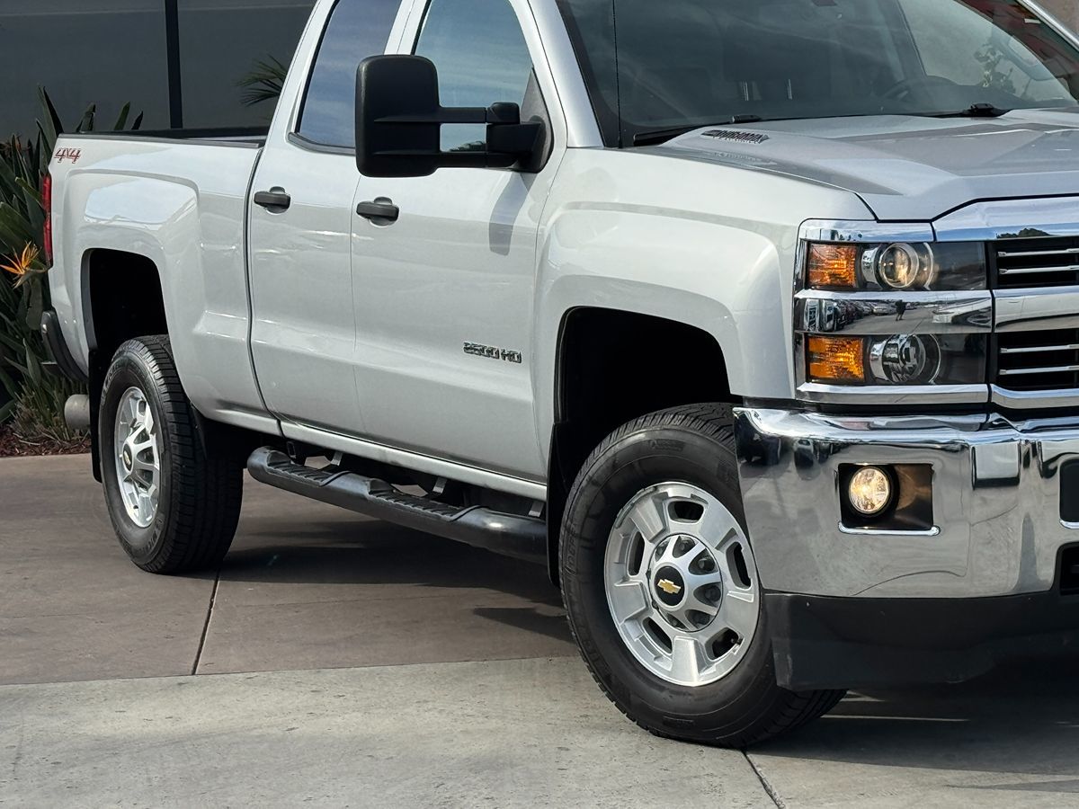 2015 Chevrolet Silverado 2500HD LT photo 4