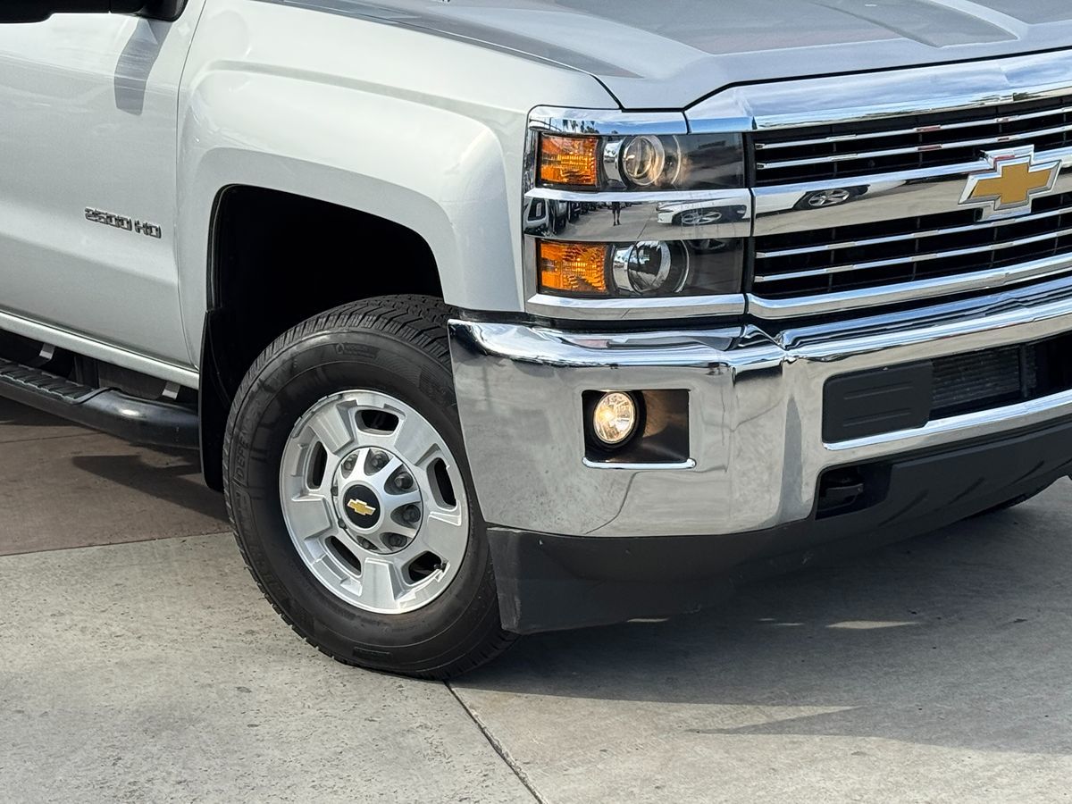 2015 Chevrolet Silverado 2500HD LT photo 5