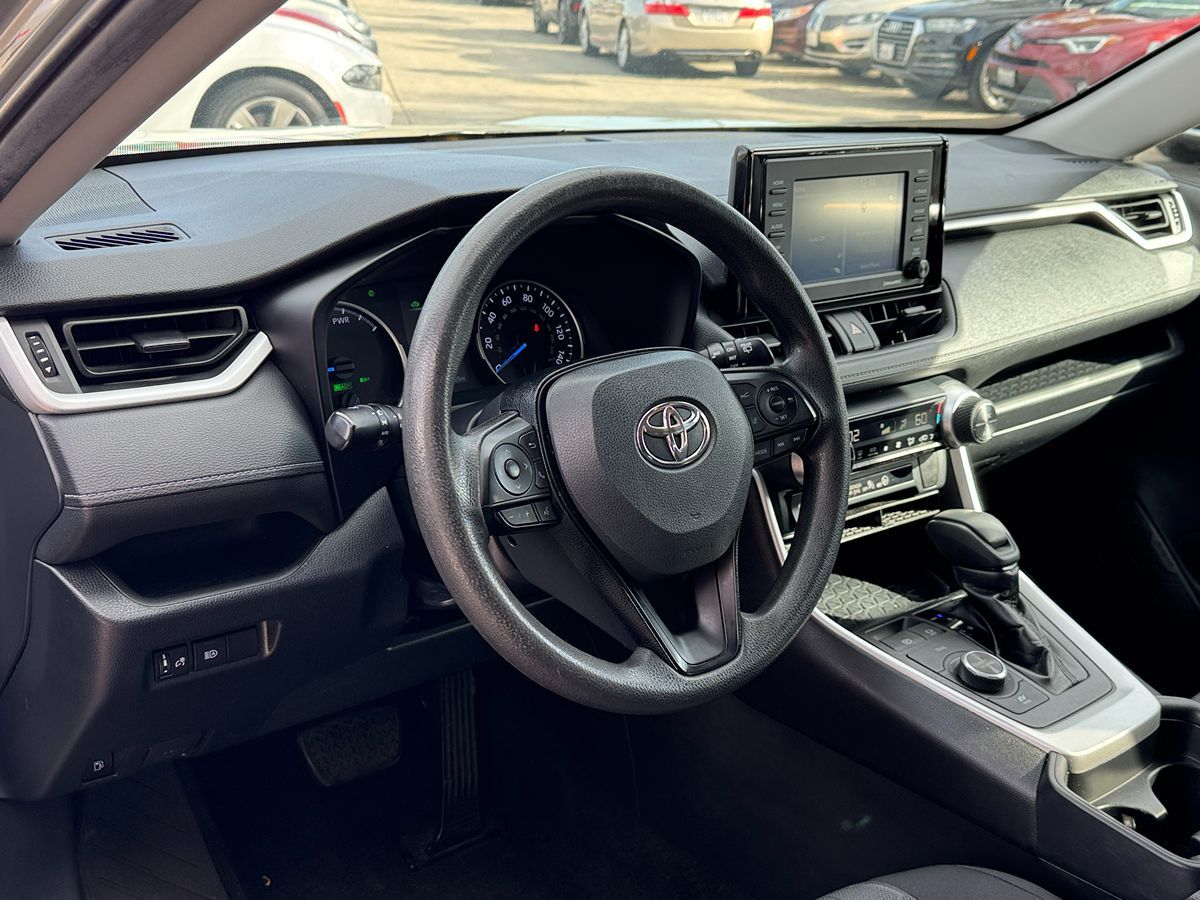 2020 Toyota RAV4 XLE photo 19