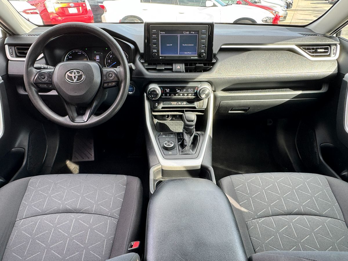 2020 Toyota RAV4 XLE photo 27