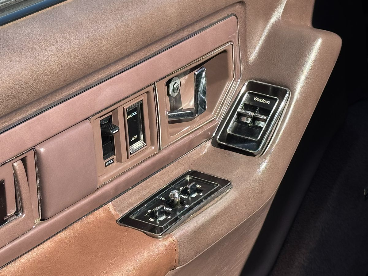 1989 Cadillac Eldorado - Photo 28