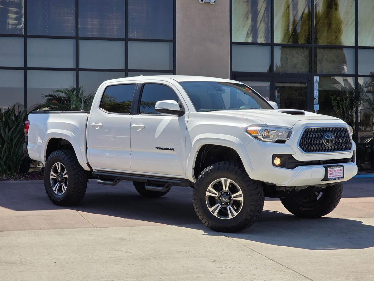 2019 Toyota Tacoma TRD Sport photo 2
