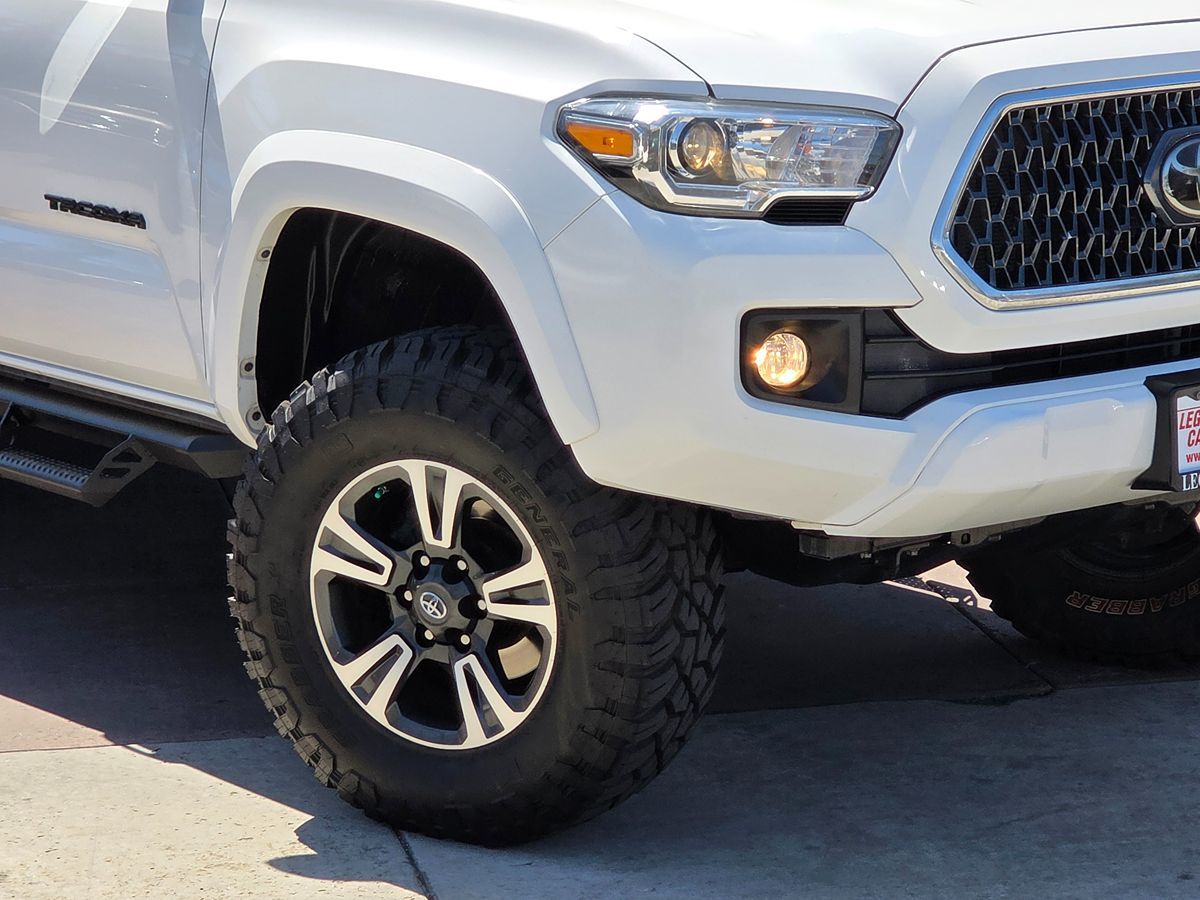 2019 Toyota Tacoma TRD Sport photo 4