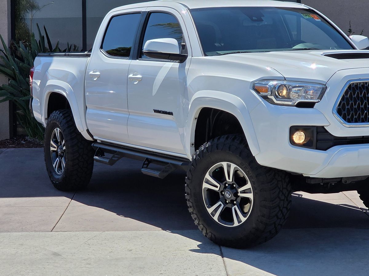2019 Toyota Tacoma TRD Sport photo 3