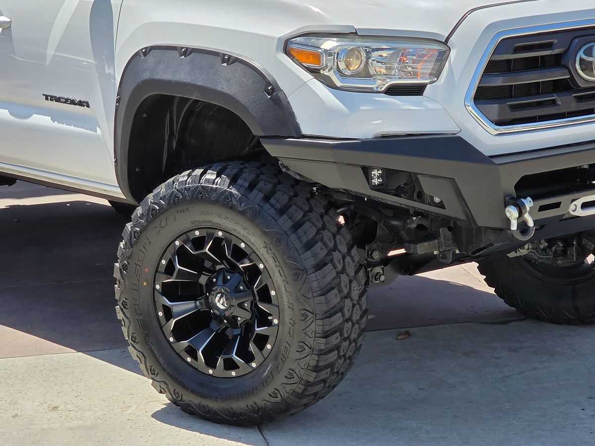 2018 Toyota Tacoma SR5 Off-Road photo 4