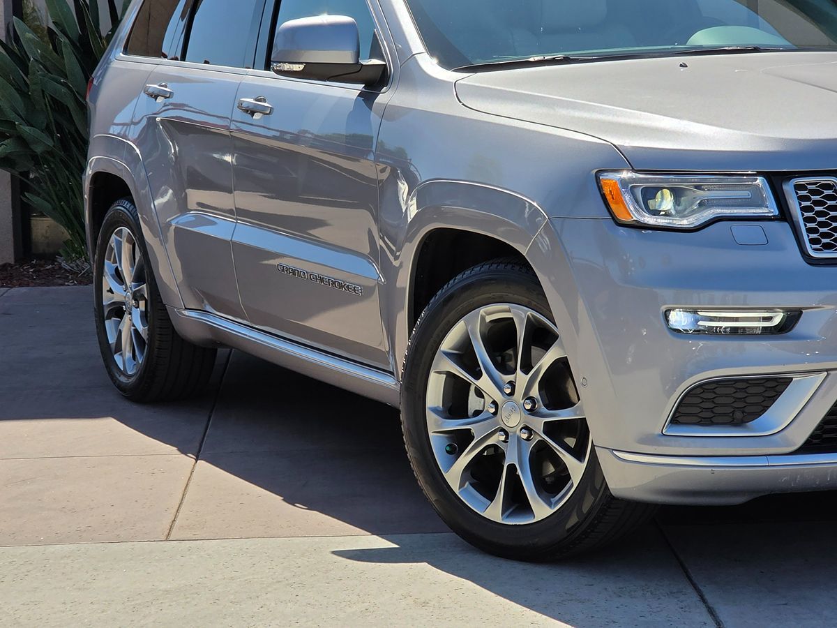 2020 Jeep Grand Cherokee Summit photo 4