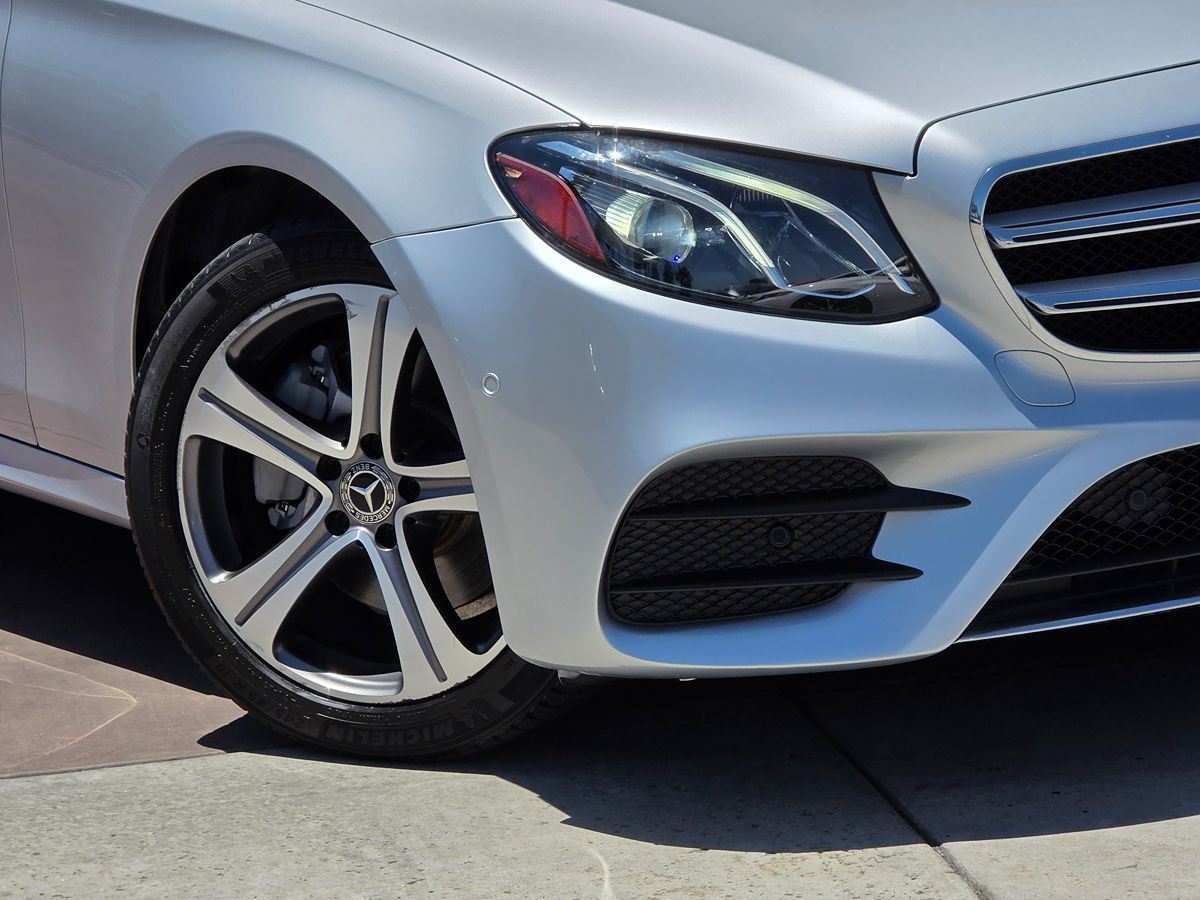 2019 Mercedes Benz E 300 photo 4