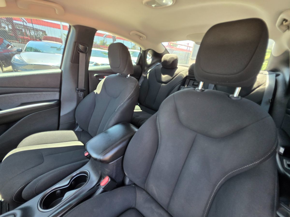 2013 Dodge Dart SXT photo 21