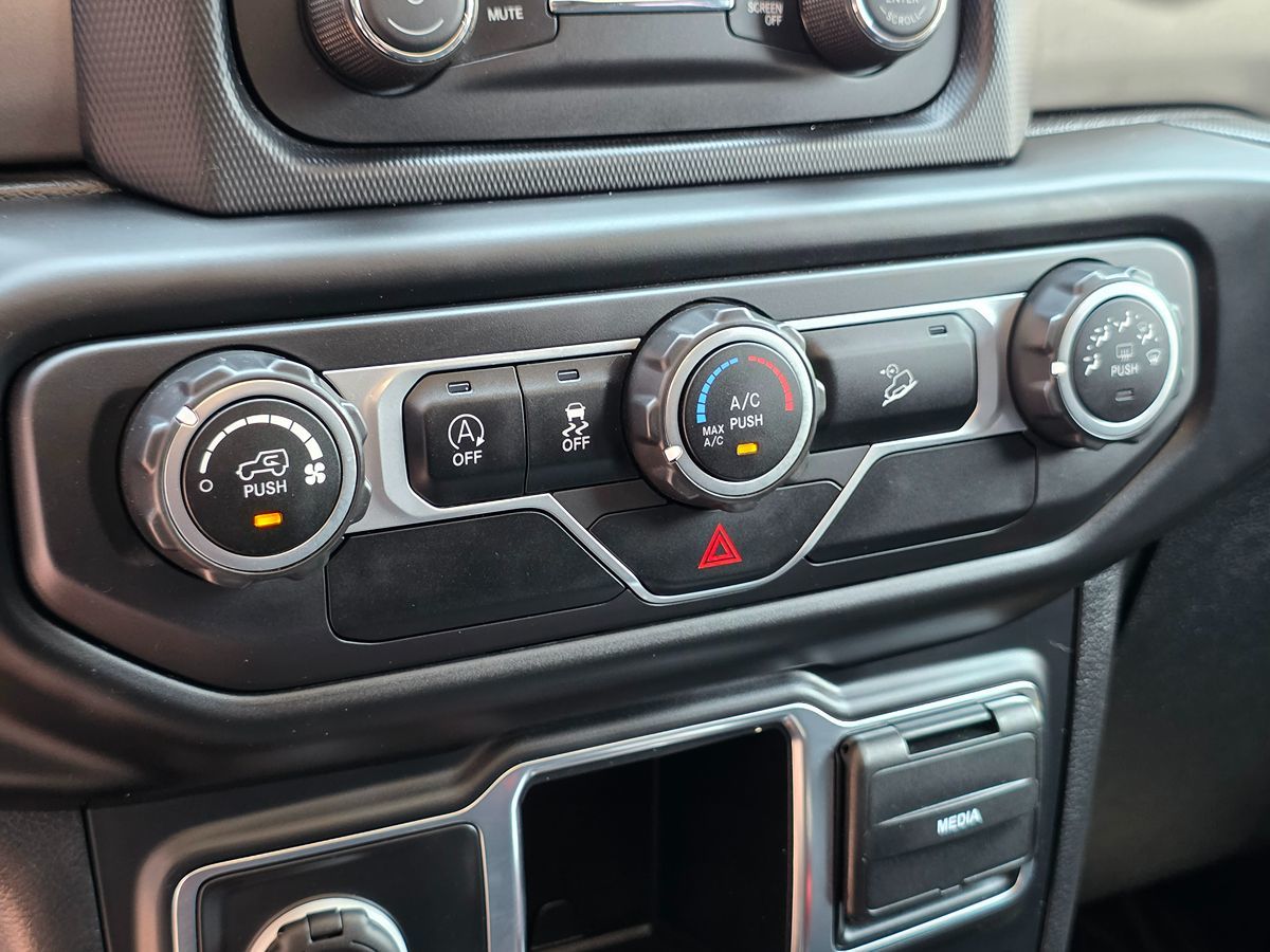 2020 Jeep Wrangler Sport photo 34