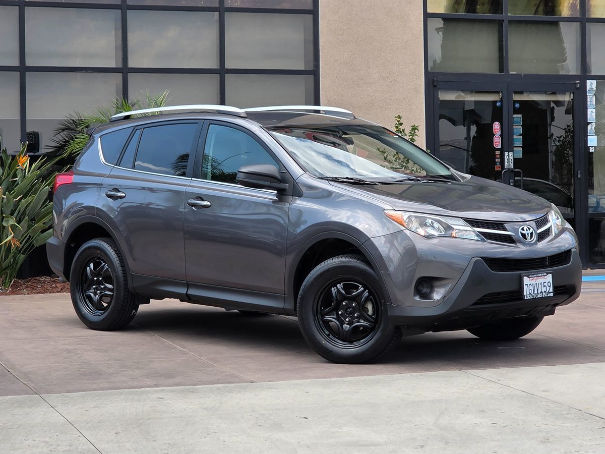 2014 Toyota RAV4 LE photo 2