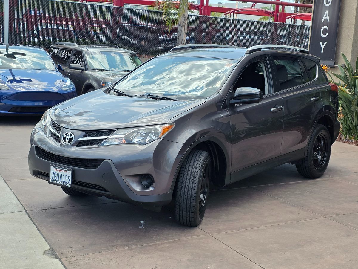 2014 Toyota RAV4 LE photo 5