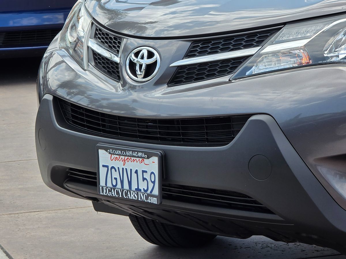 2014 Toyota RAV4 LE photo 7