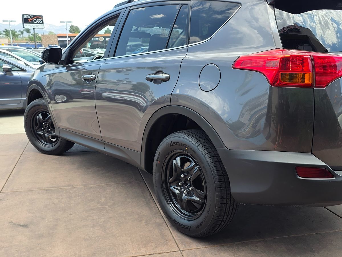 2014 Toyota RAV4 LE photo 9