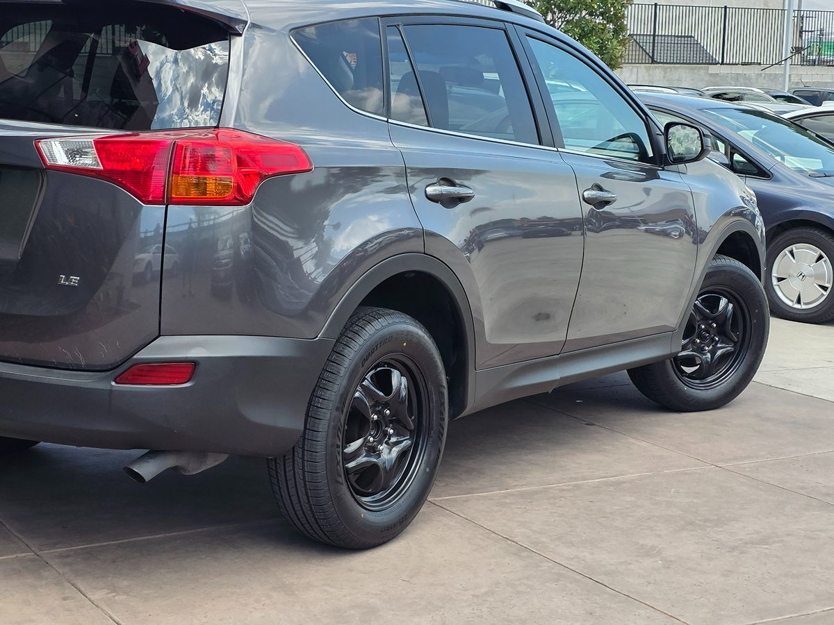 2014 Toyota RAV4 LE photo 11