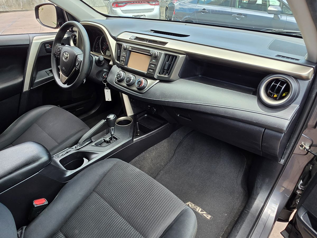 2014 Toyota RAV4 LE photo 14