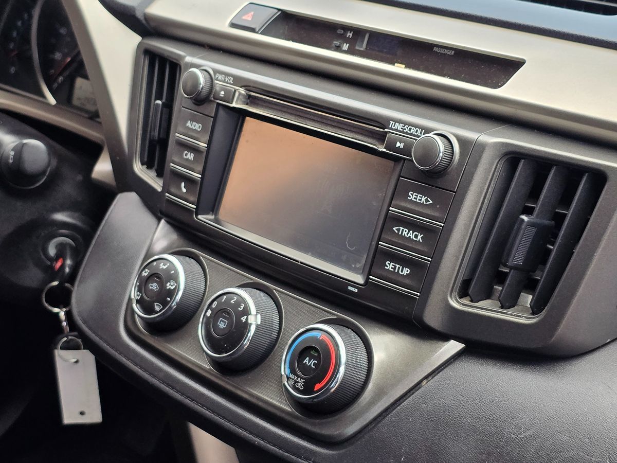 2014 Toyota RAV4 LE photo 15