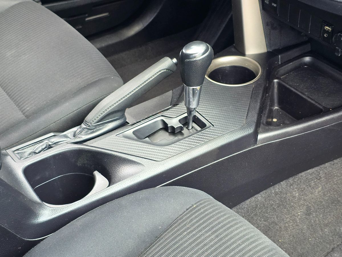 2014 Toyota RAV4 LE photo 16