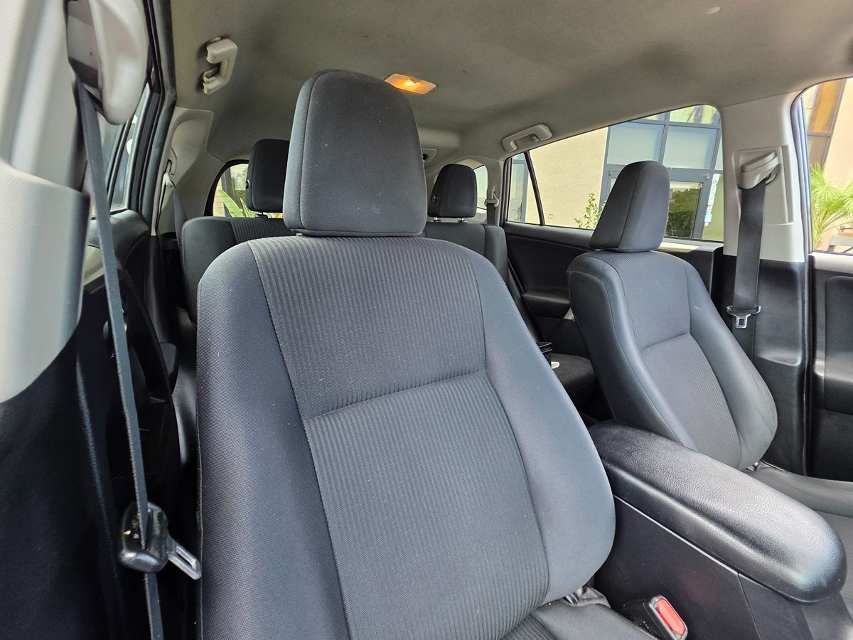 2014 Toyota RAV4 LE photo 18
