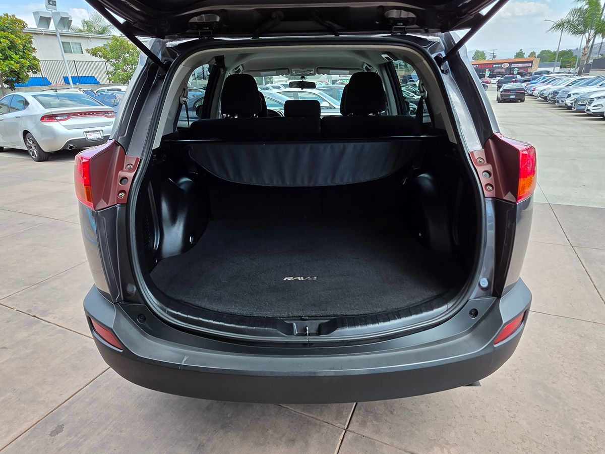 2014 Toyota RAV4 LE photo 20
