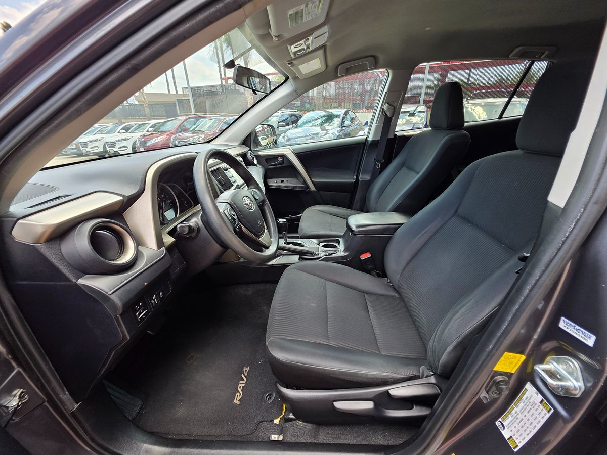 2014 Toyota RAV4 LE photo 23