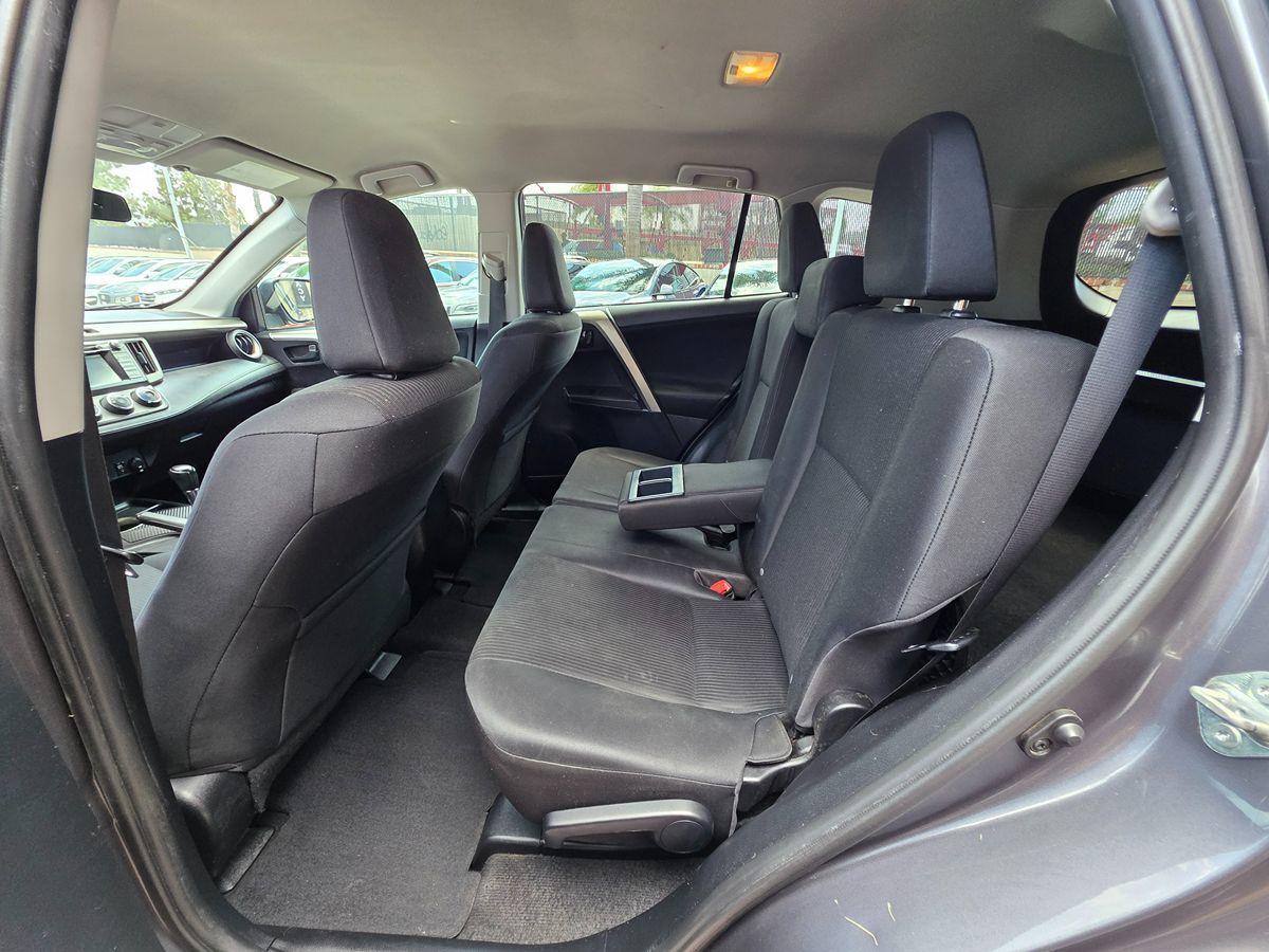 2014 Toyota RAV4 LE photo 25