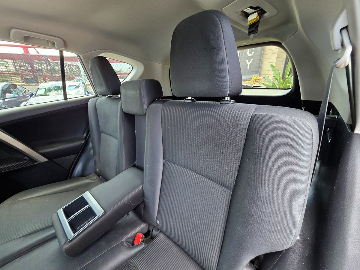 2014 Toyota RAV4 LE photo 26