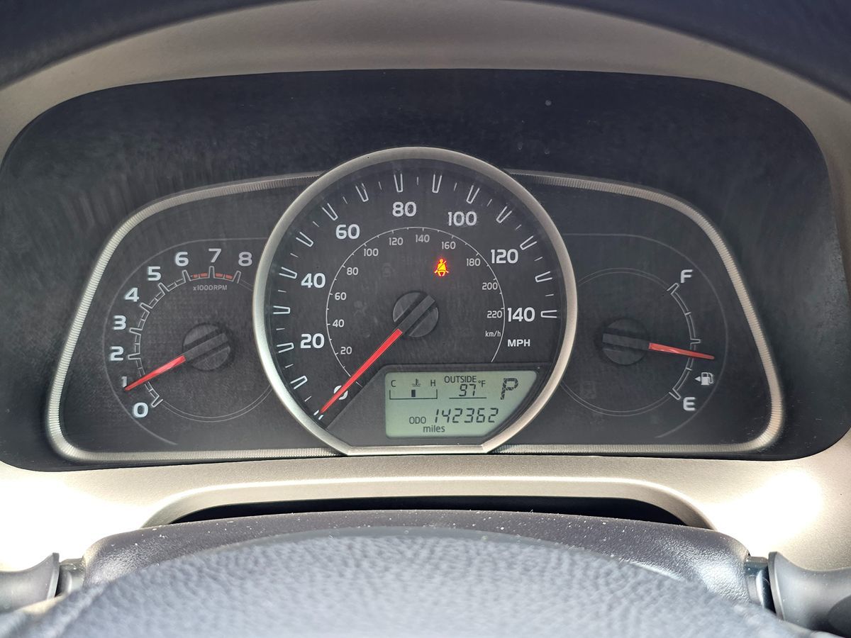 2014 Toyota RAV4 LE photo 30