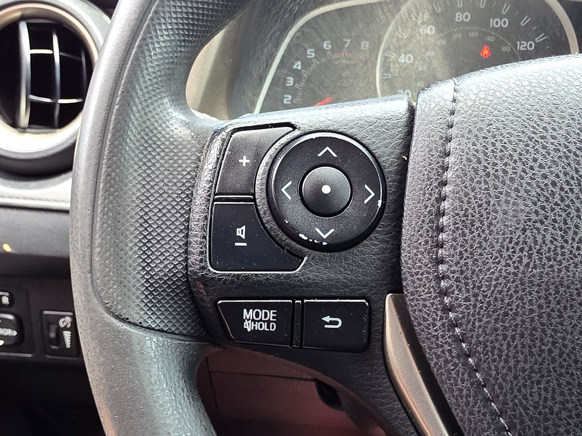 2014 Toyota RAV4 LE photo 31