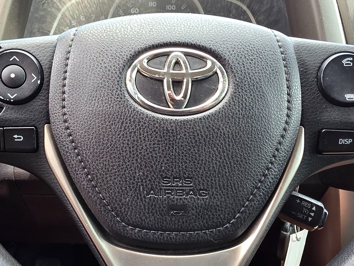 2014 Toyota RAV4 LE photo 32