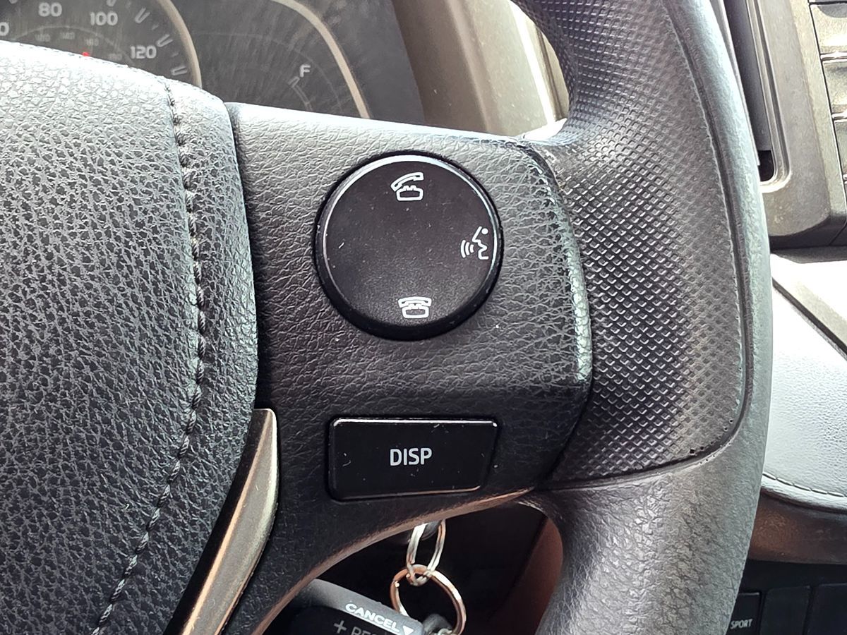 2014 Toyota RAV4 LE photo 33