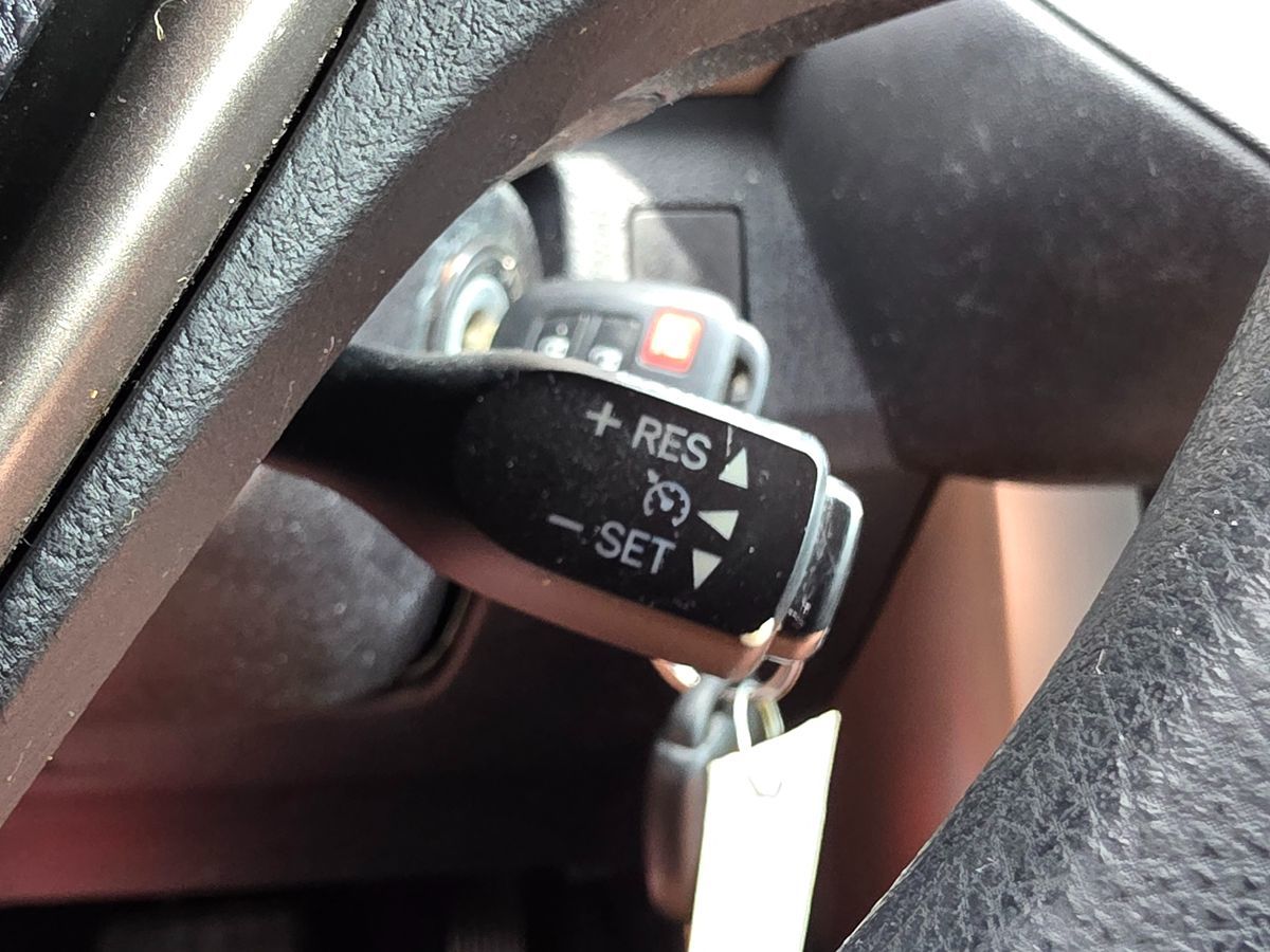 2014 Toyota RAV4 LE photo 34