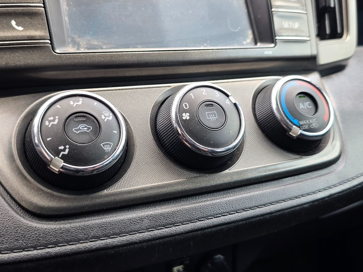 2014 Toyota RAV4 LE photo 37