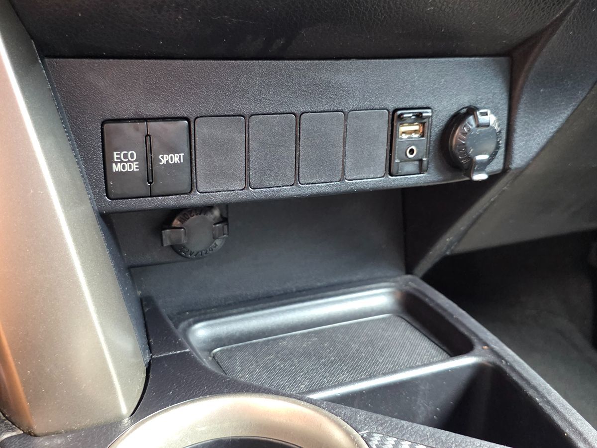 2014 Toyota RAV4 LE photo 38