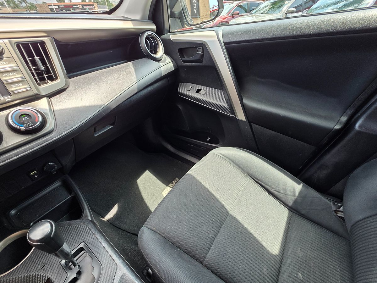 2014 Toyota RAV4 LE photo 42