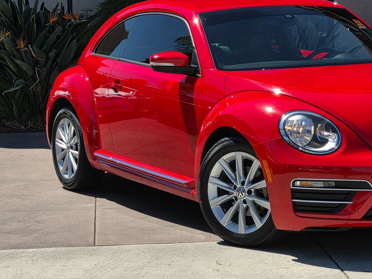 2017 Volkswagen Beetle 1.8T SE photo 3