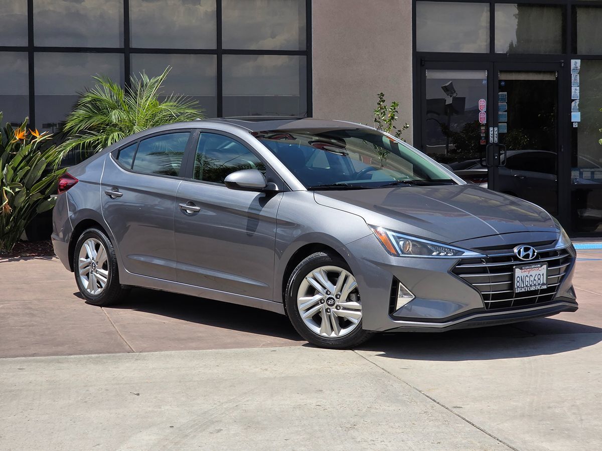 2020 Hyundai Elantra Value Edition photo 2