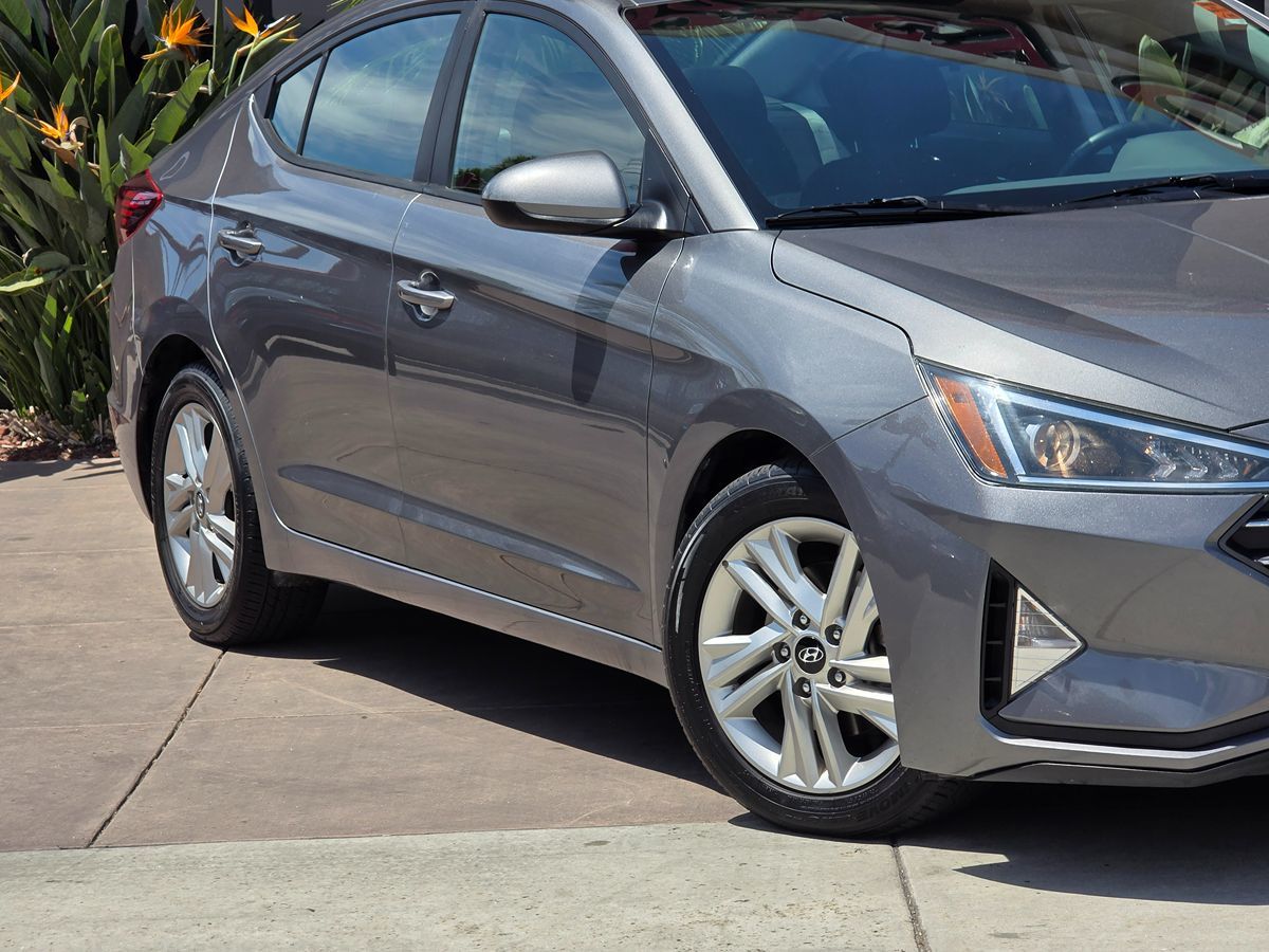 2020 Hyundai Elantra Value Edition photo 3