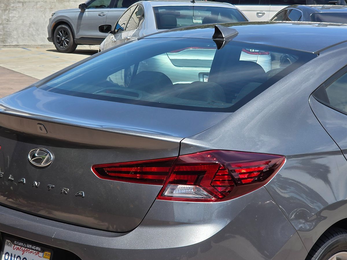 2020 Hyundai Elantra Value Edition photo 13