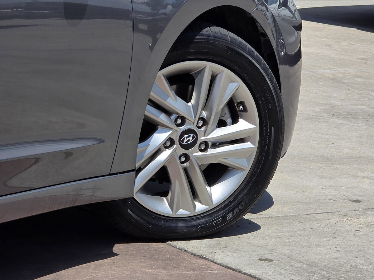 2020 Hyundai Elantra Value Edition photo 14