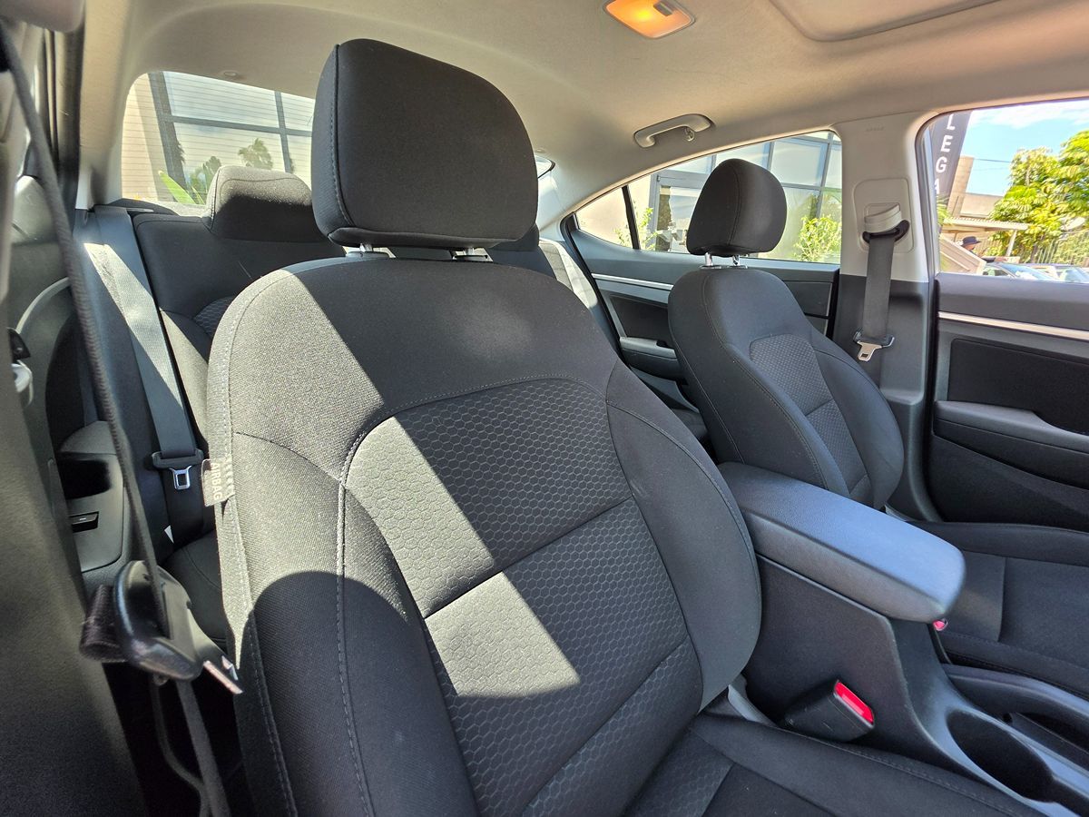 2020 Hyundai Elantra Value Edition photo 17