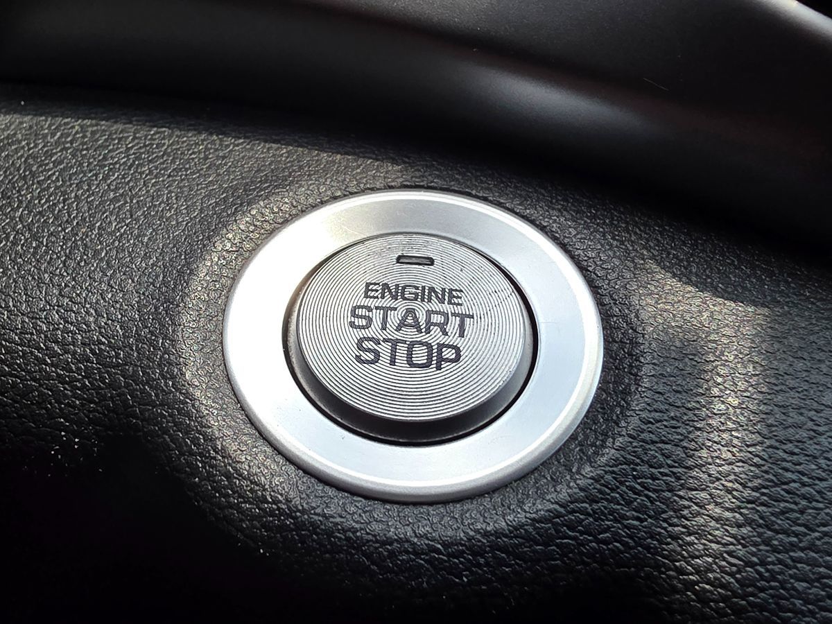 2020 Hyundai Elantra Value Edition photo 40