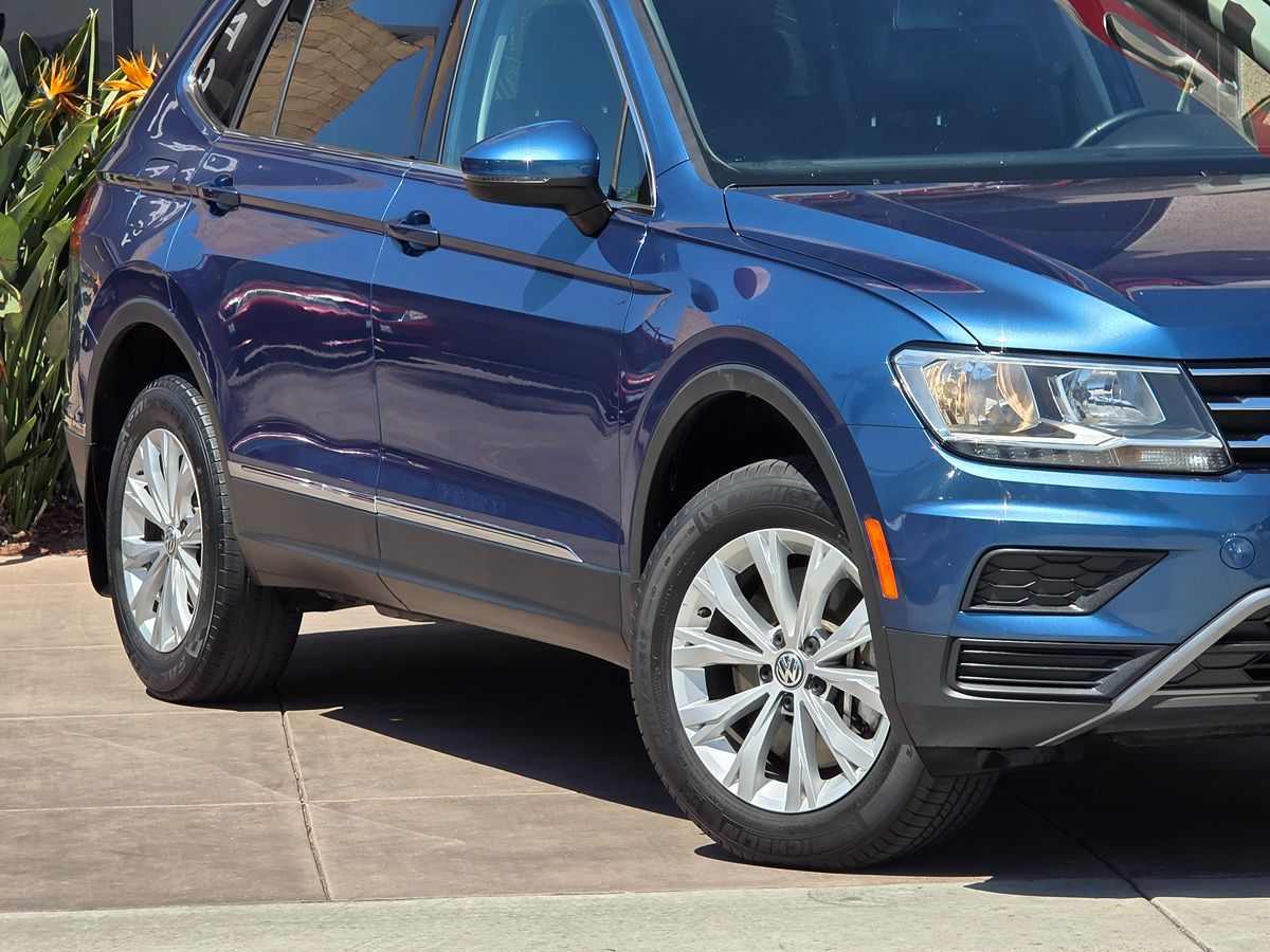 2018 Volkswagen Tiguan SE photo 2
