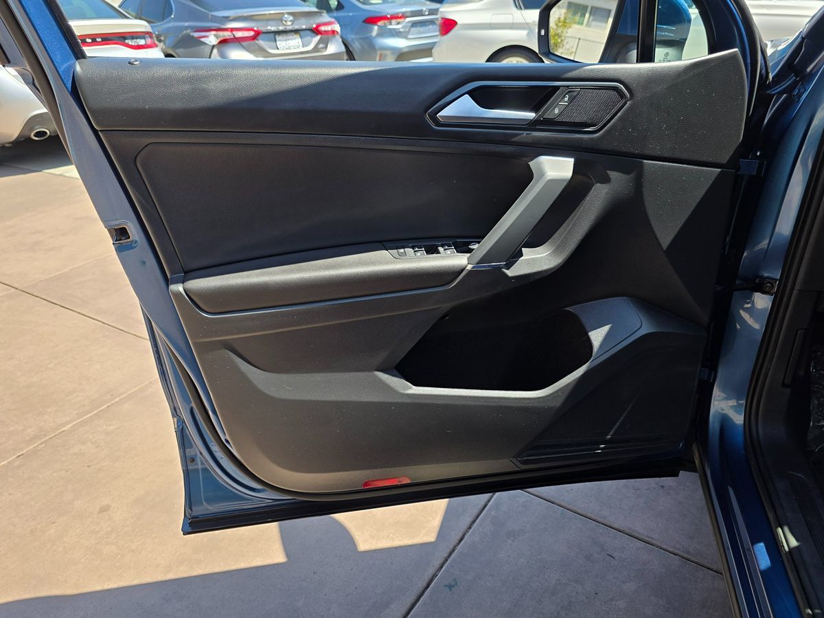 2018 Volkswagen Tiguan SE photo 29