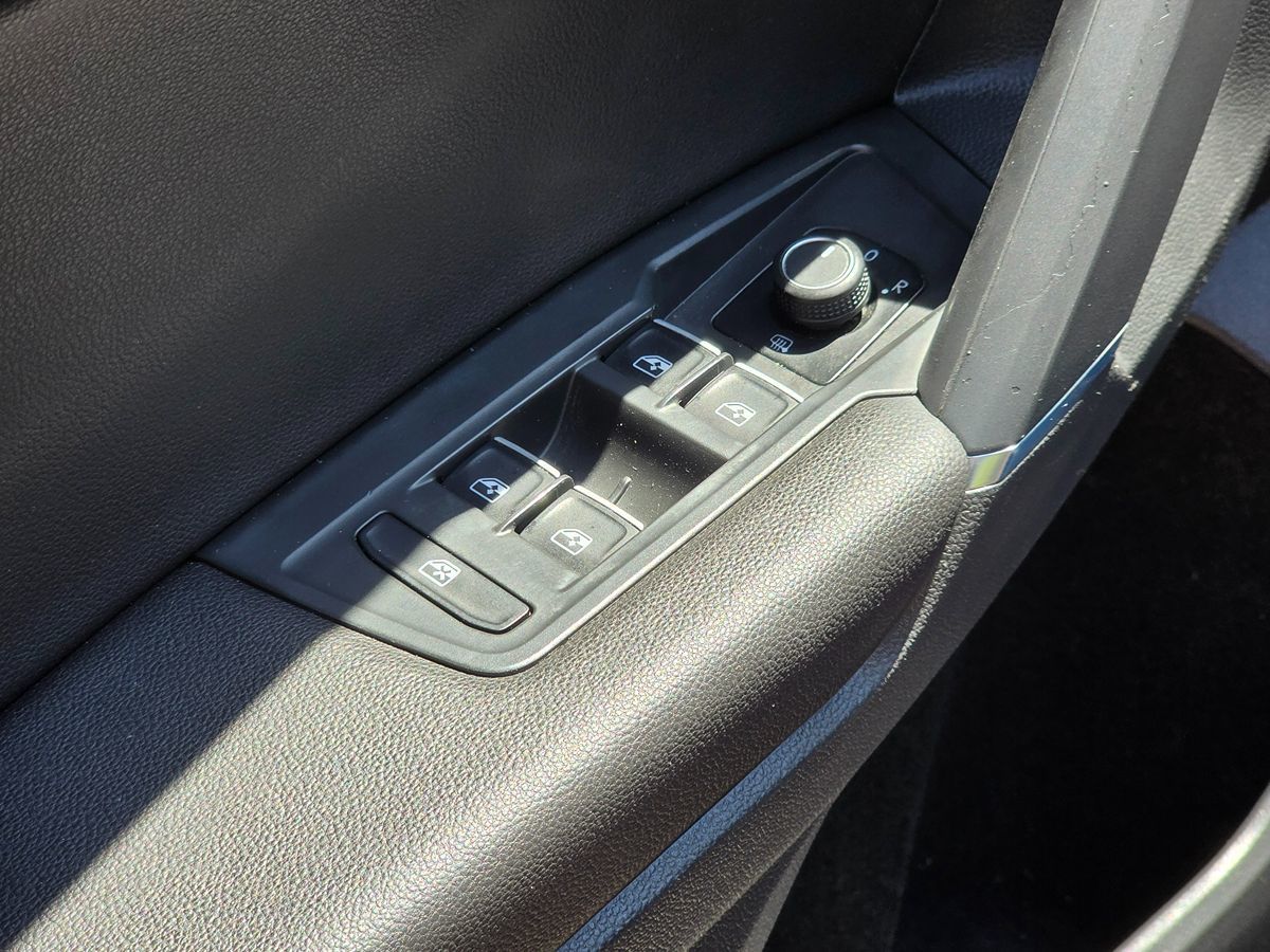 2018 Volkswagen Tiguan SE photo 30